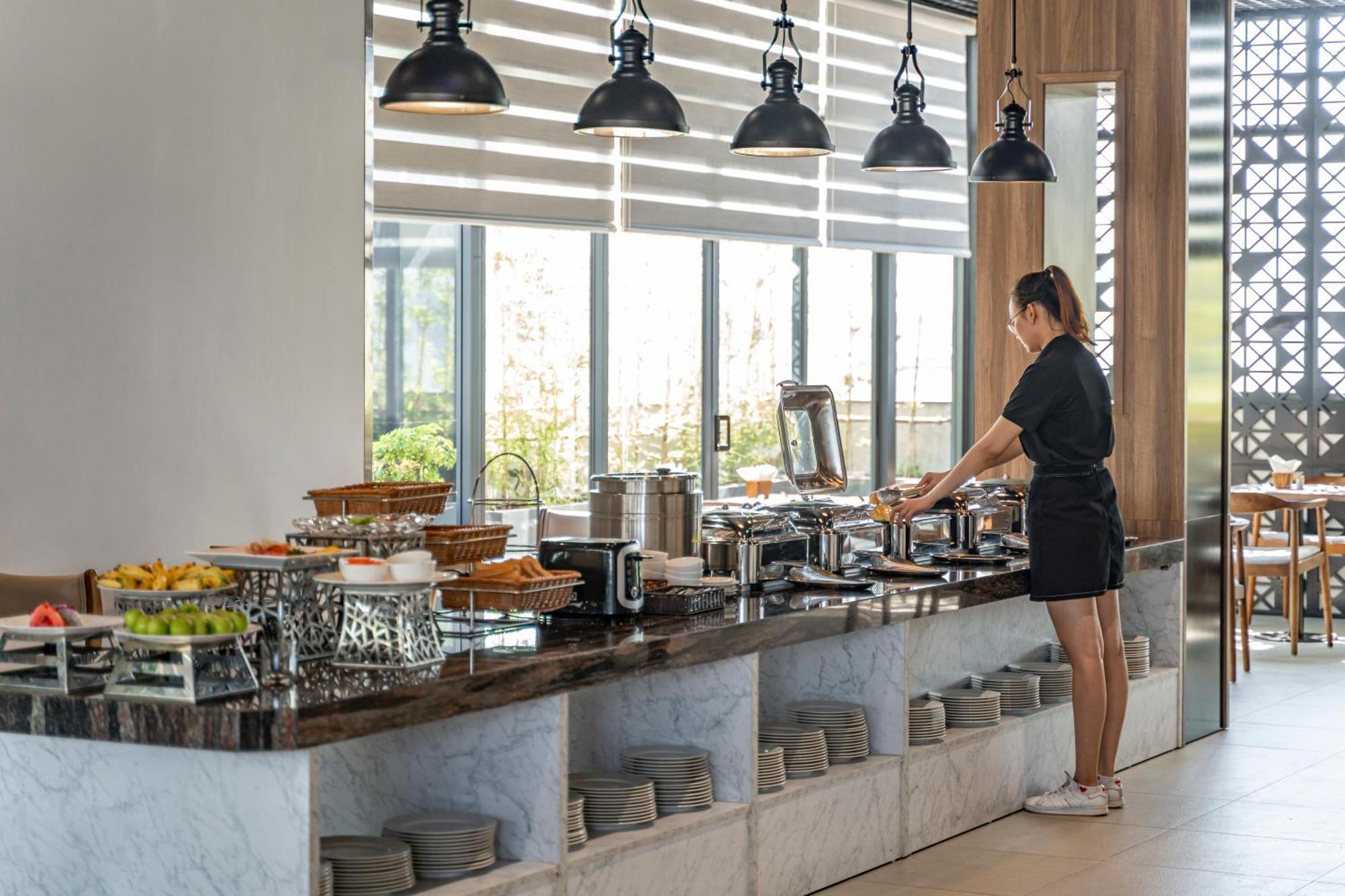 Thanh Long Hotel - Tra Khuc Хошимин Екстериор снимка