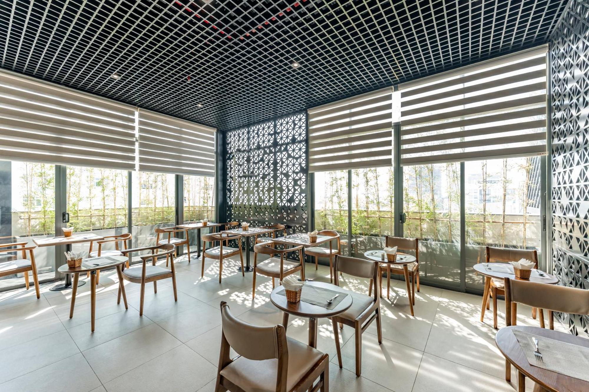 Thanh Long Hotel - Tra Khuc Хошимин Екстериор снимка